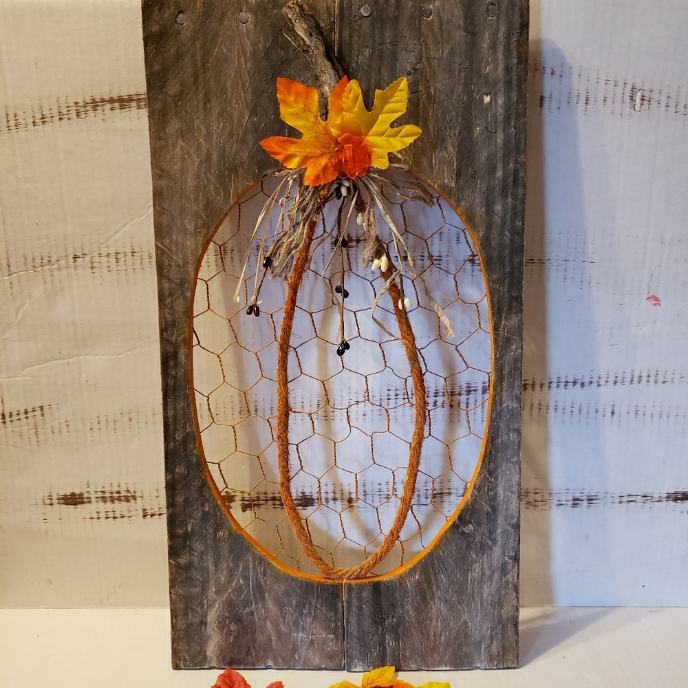 Handmade chicken wire pumpkin plaque